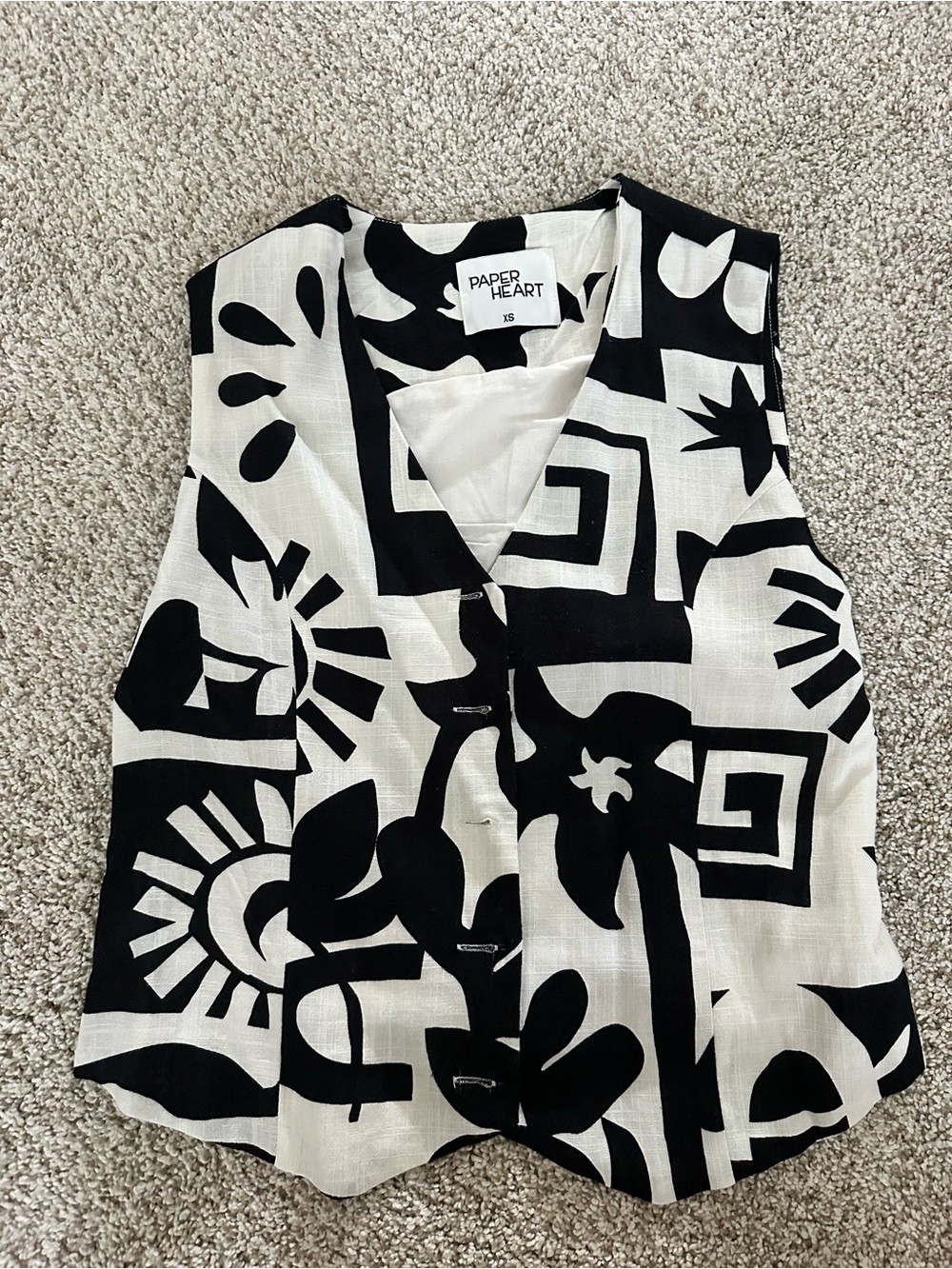 Paper Heart Black & White Graphic V-Neck Sleeveless Tunic